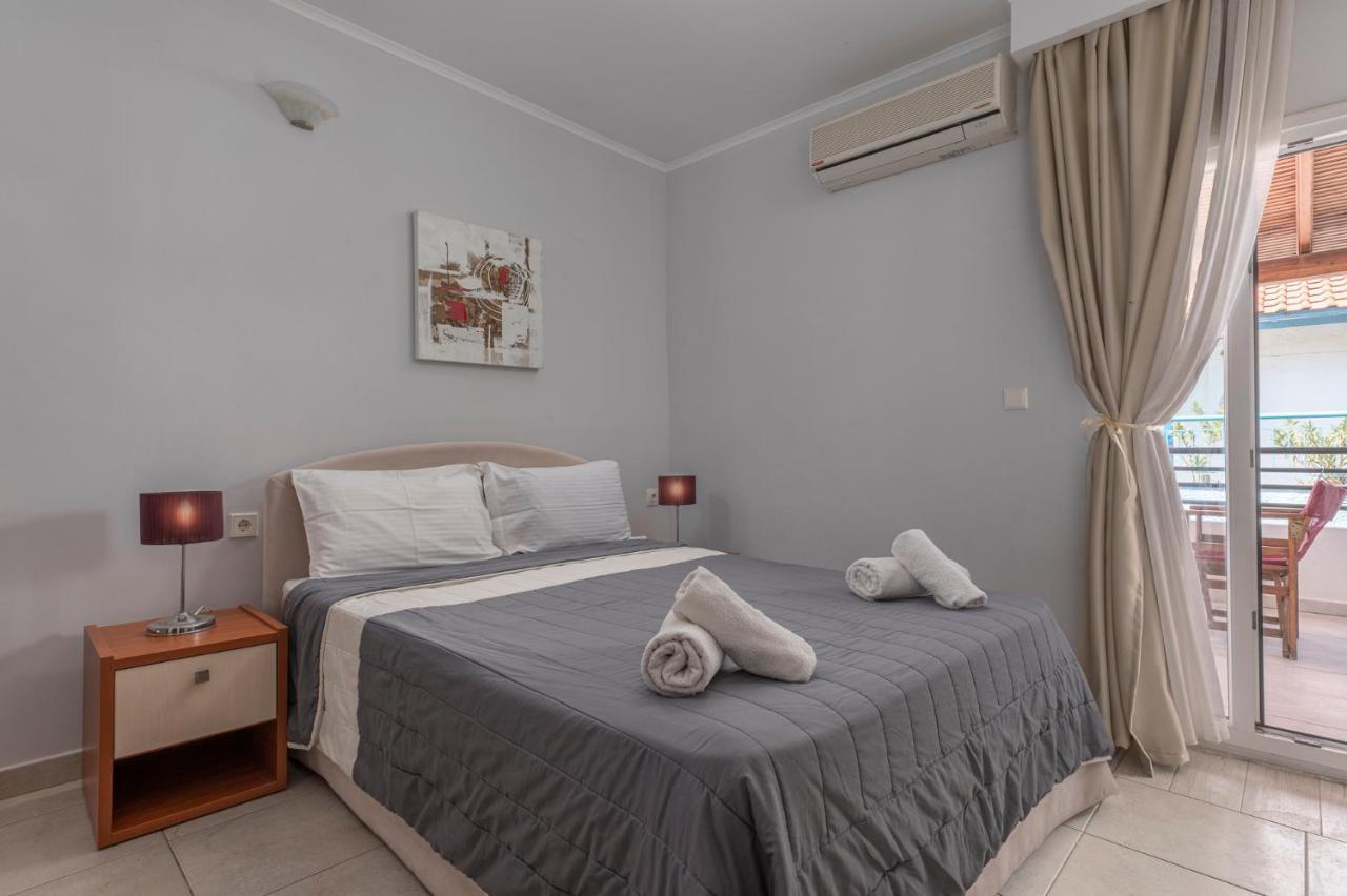 Adonis Hotel Pefkochori Pokoj fotografie