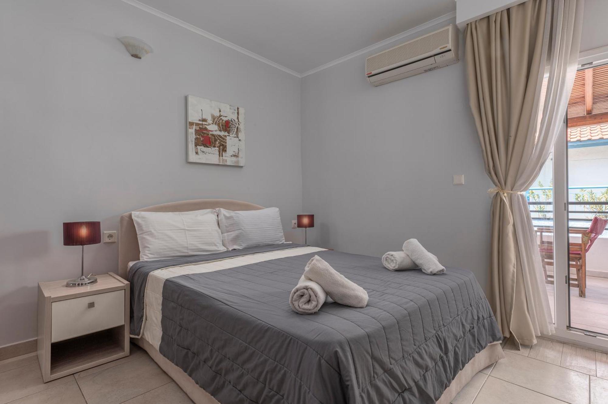 Adonis Hotel Pefkochori Pokoj fotografie